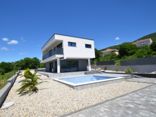 New building - family villa with pool near the sea