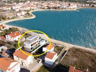 Attractive villa on the 1st line of the sea