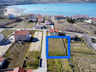 Plot with building permit not far from the sea