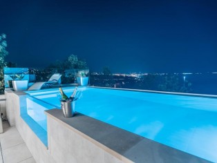 Exclusive semi-detached house with rooftop pool and breathtaking views (NAV2280)