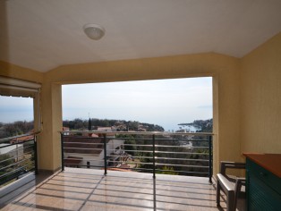 Fully furnished apartment with a garage and a beautiful of the seaview