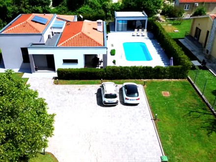 Exklusive Villa mit beheiztem Salzwasserpool in bester Lage bei Labin
