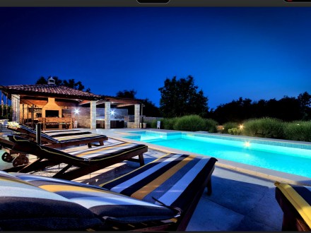 EXKLUSIVE VILLA MIT POOL, SPORTANLAGEN UND MEERBLICK