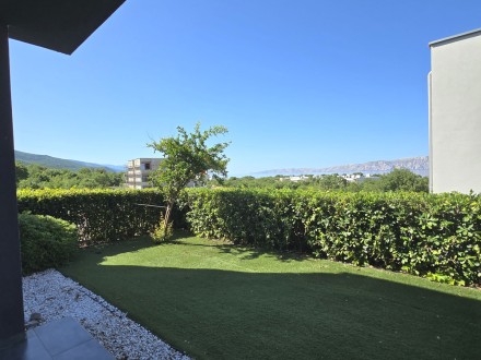 Attraktive Parterrewohnung mit Gartenanteil & Pool