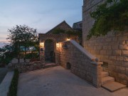 Renovirana dalmatinska kamena kuća sa apartmanima i ludim pogledom na more 18