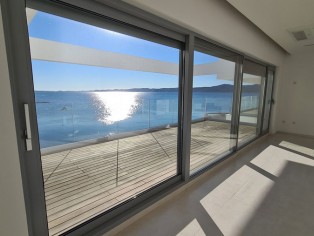 Beautiful apartment with a roof terrace first row to the sea 4