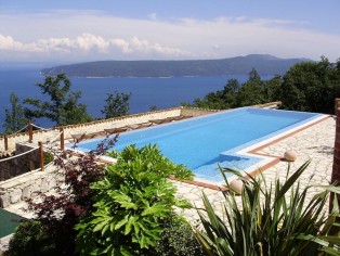 Atmospheric stone villa with infinity pool and breathtaking views 7