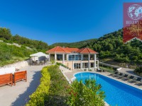 Unusual and luxurious villa on 16.600 m2 to big property 5