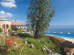 Atmospheric stone villa with infinity pool and breathtaking views 31