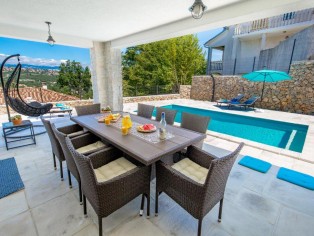 Living-friendly two-family house with pool and wonderful view 3