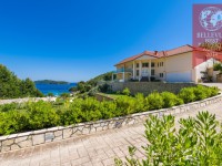 Unusual and luxurious villa on 16.600 m2 to big property 2