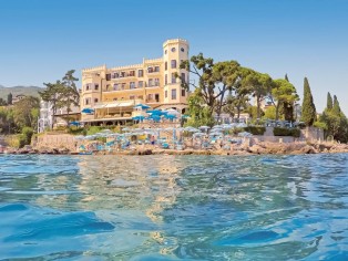 Doppelhaushälfte mit Pool in ruhigen Lage 32