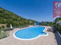 Unusual and luxurious villa on 16.600 m2 to big property 6