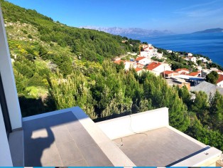 Villa am Berg mit tollem Blick ans Meer