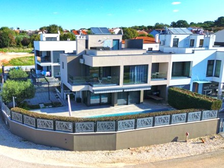 Moderne Luxusvilla zum Verkauf in Poreč – Top-Lage nahe am Meer