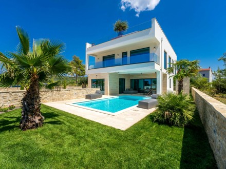 Exklusive Strandvilla zweite Reihe vom Meer