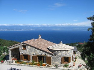 Atmospheric stone villa with infinity pool and breathtaking views 25