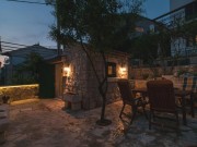 Renovirana dalmatinska kamena kuća sa apartmanima i ludim pogledom na more 20