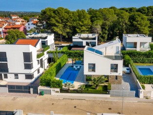 Modern villa with swimming pool