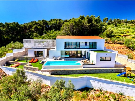 Luxuriöse Villa mit atemberaubendem Panoramablick