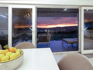 Luxuriöse Smart-Penthouse mit großzügiger Ausstattung und atemberaubenden Sonnenuntergang 23