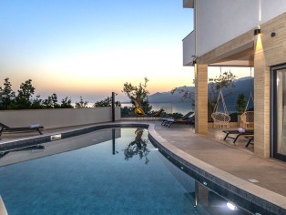 Modern villa with open sea views 6
