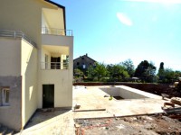 New building - house with two comfortable 4-room-flat + cellar
