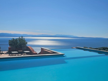 Privates Anwesen in Süd-Hanglage mit atemberaubende Aussicht