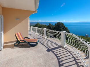 Exklusive Villa mit atemberaubende Blick auf die ganze Kvarner-Bucht 3