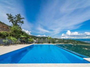 Wunderschöne Steinvilla mit Infinity-Pool und grandiose Aussicht 9