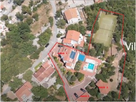 Kuće sa velikim zemljištem prvi red do mora