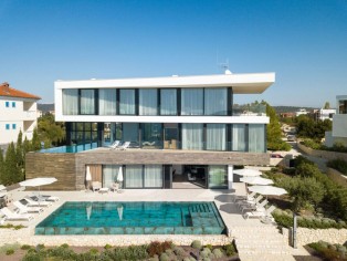 luxury villa in the first row to the sea (MAV2179)