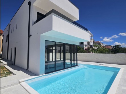 Moderne Villa mit Swimmingpool in der Nähe von Zadar
