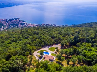 House above Opatija with 40,000 m² land 2