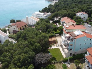Kuća sa luksuznim stanovima 40 metara od mora (ISH2010)
