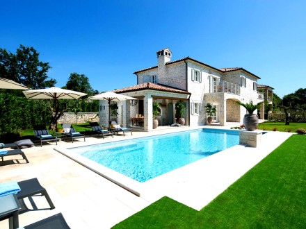 Exclusive Luxury Villa with Pool and Sports Complex