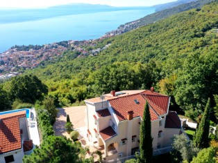 Exklusive Villa mit atemberaubende Blick auf die ganze Kvarner-Bucht 48