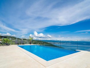Wunderschöne Steinvilla mit Infinity-Pool und grandiose Aussicht 10