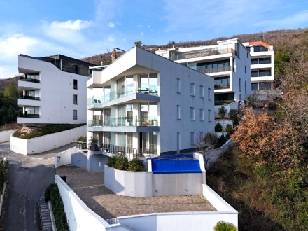 Exclusive Penthouse with Rooftop Terrace, Jacuzzi and Panoramic Sea Views