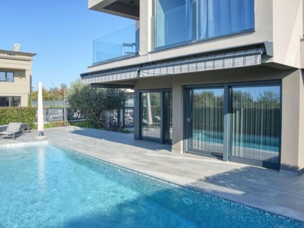 Moderne Luxusvilla zum Verkauf in Poreč – Top-Lage nahe am Meer